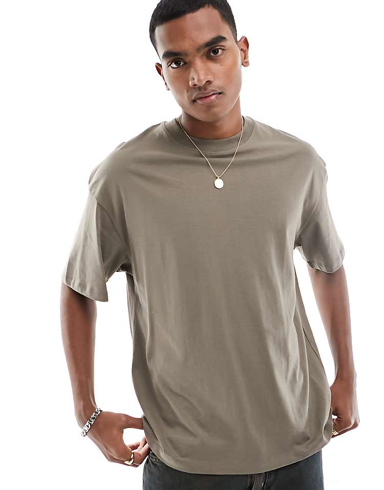 https://images.asos-media.com/products/jack-jones-oversize-t-shirt-in-brown/205930947-1-bungeecord?$n_750w$&wid=750&fit=constrain