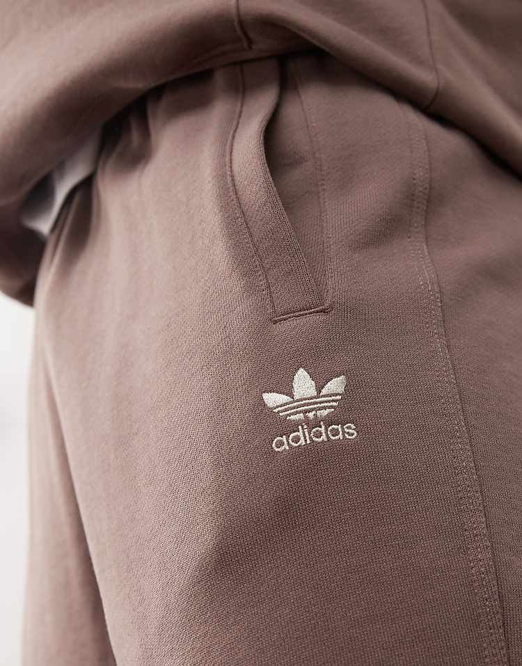 https://images.asos-media.com/products/adidas-originals-trefoil-essentials-joggers-in-brown/207194106-4?$n_750w$&wid=750&fit=constrain