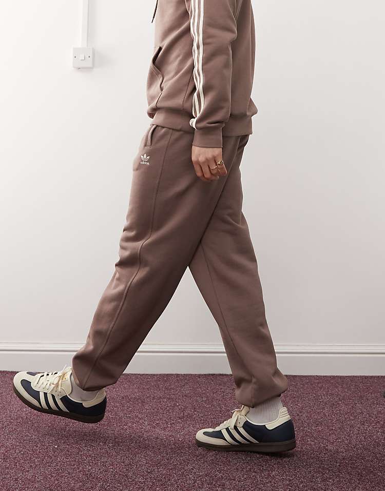 https://images.asos-media.com/products/adidas-originals-trefoil-essentials-joggers-in-brown/207194106-5?$n_750w$&wid=750&fit=constrain