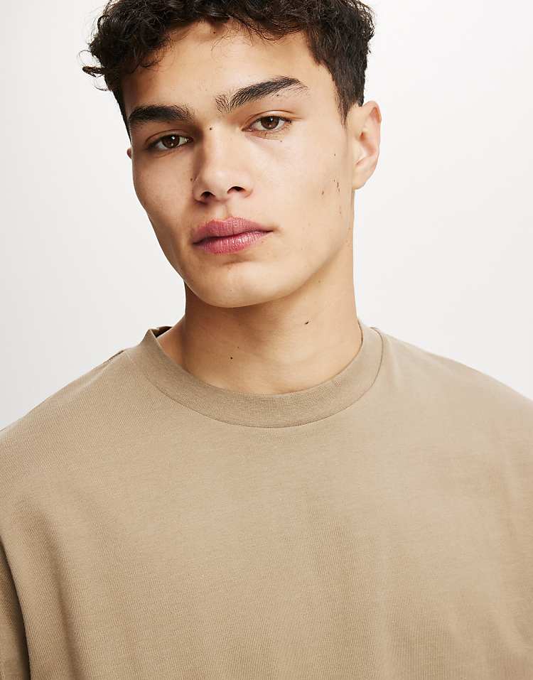 https://images.asos-media.com/products/cotton-on-cropped-fit-t-shirt-in-beige/207231539-3?$n_750w$&wid=750&fit=constrain