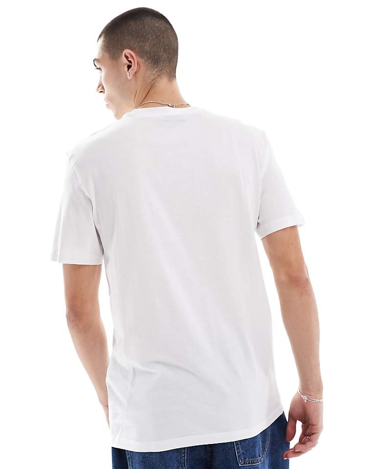 https://images.asos-media.com/products/only-sons-regular-fit-t-shirt-in-white/207277451-4?$n_750w$&wid=750&fit=constrain