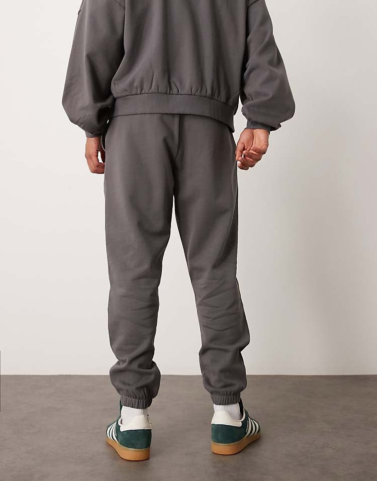 https://images.asos-media.com/products/asos-design-essential-tapered-joggers-in-charcoal/207334879-4?$n_750w$&wid=750&fit=constrain