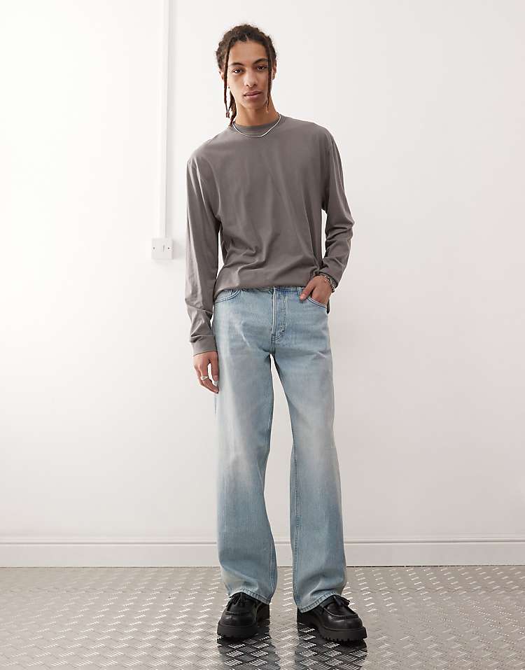 https://images.asos-media.com/products/weekday-sphere-low-waist-wide-leg-jeans-in-light-blue-wash/207937005-1-aeonblue?$n_750w$&wid=750&fit=constrain