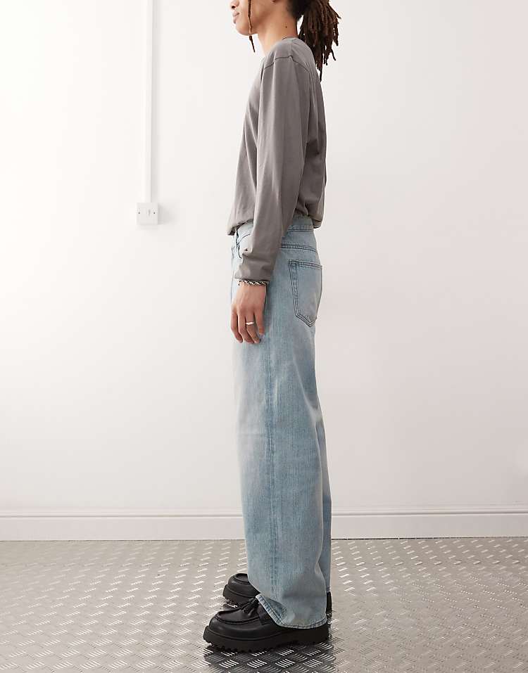 https://images.asos-media.com/products/weekday-sphere-low-waist-wide-leg-jeans-in-light-blue-wash/207937005-3?$n_750w$&wid=750&fit=constrain