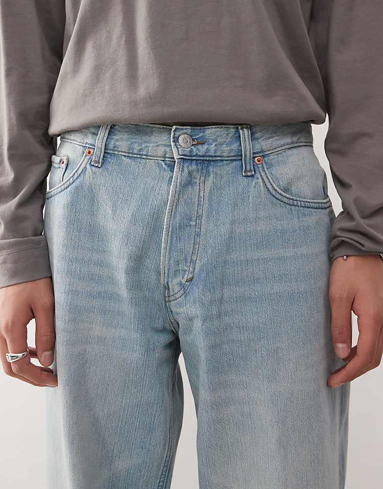 https://images.asos-media.com/products/weekday-sphere-low-waist-wide-leg-jeans-in-light-blue-wash/207937005-5?$n_750w$&wid=750&fit=constrain