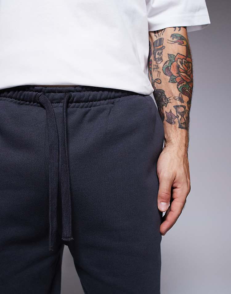 https://images.asos-media.com/products/asos-design-premium-heavyweight-tapered-joggers-in-400gsm-in-charcoal/208164399-5?$n_750w$&wid=750&fit=constrain