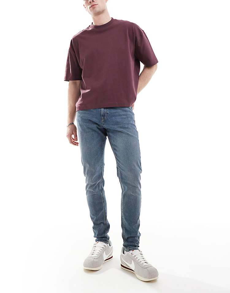 https://images.asos-media.com/products/jack-jones-pete-tapered-jeans-in-vintage-blue/208222570-1-midbluesq665?$n_750w$&wid=750&fit=constrain