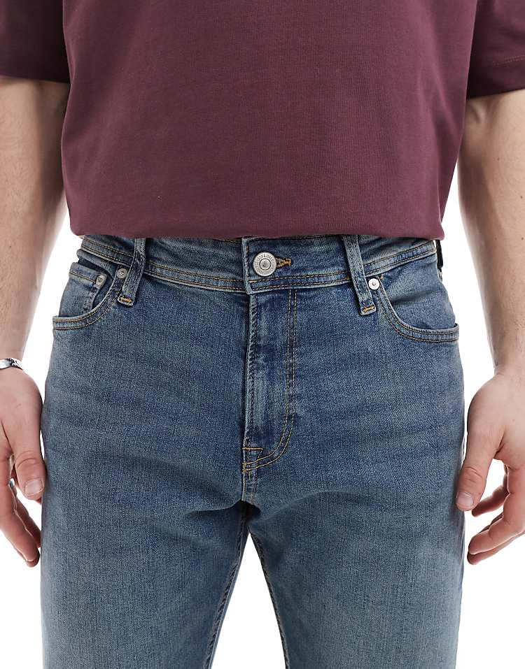 https://images.asos-media.com/products/jack-jones-pete-tapered-jeans-in-vintage-blue/208222570-5?$n_750w$&wid=750&fit=constrain
