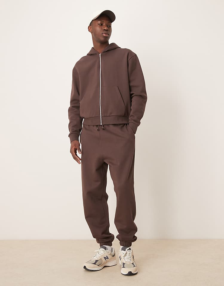 https://images.asos-media.com/products/asos-design-essentials-oversized-joggers-in-brown/208228806-1-sealbrown?$n_750w$&wid=750&fit=constrain