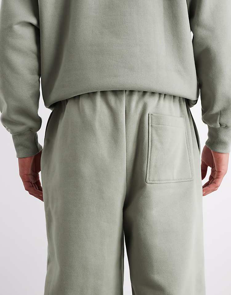 https://images.asos-media.com/products/asos-design-premium-heavyweight-relaxed-jogger-in-400gsm-in-dried-sage/208442006-4?$n_750w$&wid=750&fit=constrain