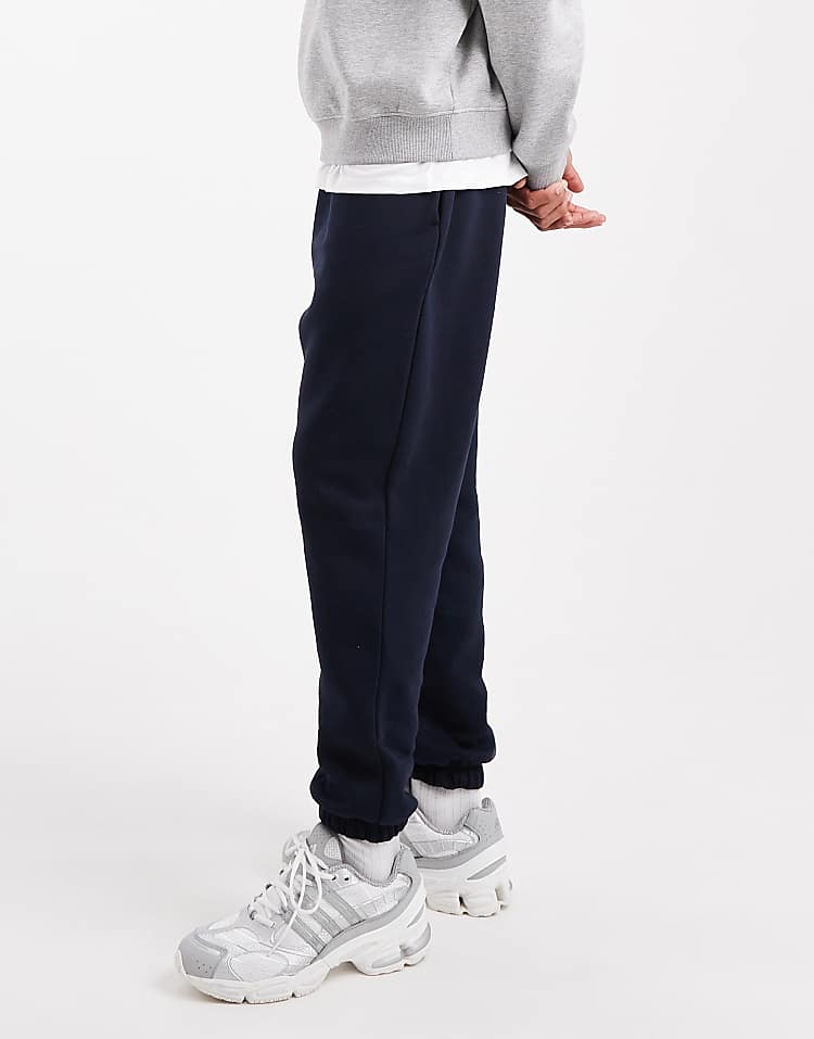 https://images.asos-media.com/products/asos-design-essentials-tapered-jogger-in-navy/208549001-3?$n_750w$&wid=750&fit=constrain