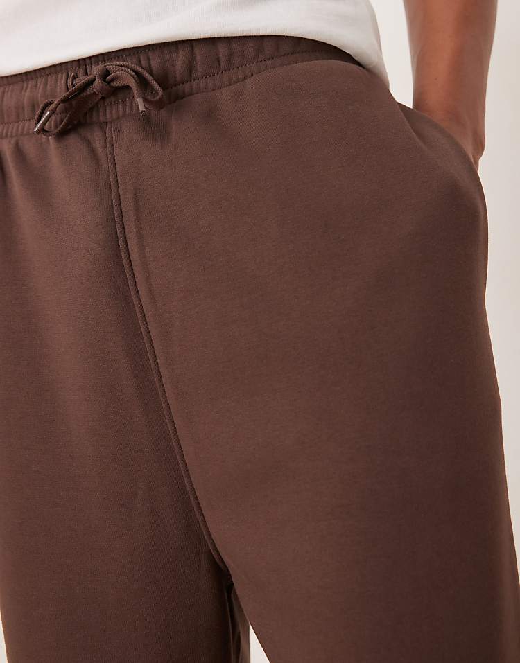 https://images.asos-media.com/products/asos-design-essentials-wide-leg-jogger-in-brown/208549220-3?$n_750w$&wid=750&fit=constrain