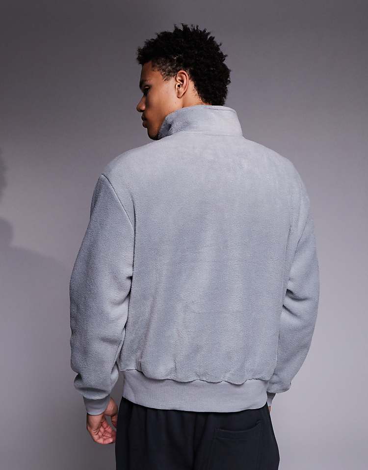 https://images.asos-media.com/products/asos-design-relaxed-funnel-neck-quarter-zip-fleece-sweatshirt-in-grey/208549847-3?$n_750w$&wid=750&fit=constrain