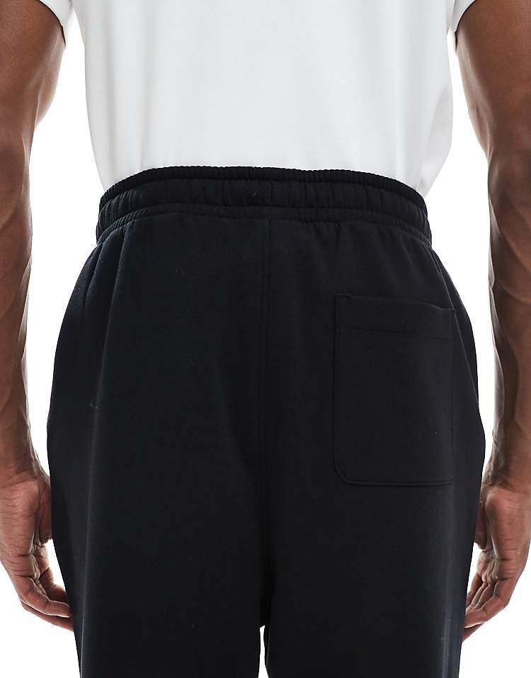 https://images.asos-media.com/products/asos-design-essentials-relaxed-jogger-in-black/208549945-4?$n_750w$&wid=750&fit=constrain