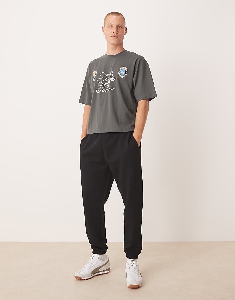 https://images.asos-media.com/products/asos-design-essentials-tapered-jogger-in-black/208549953-1-black?$n_750w$&wid=750&fit=constrain