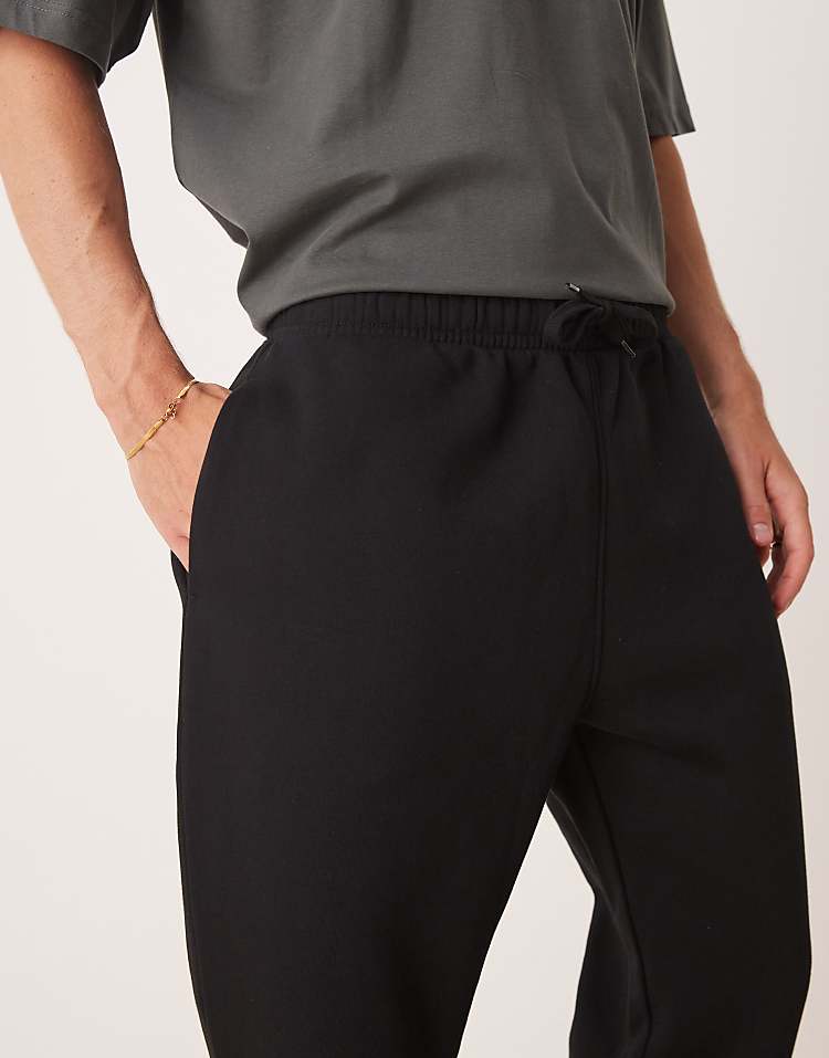 https://images.asos-media.com/products/asos-design-essentials-tapered-jogger-in-black/208549953-5?$n_750w$&wid=750&fit=constrain