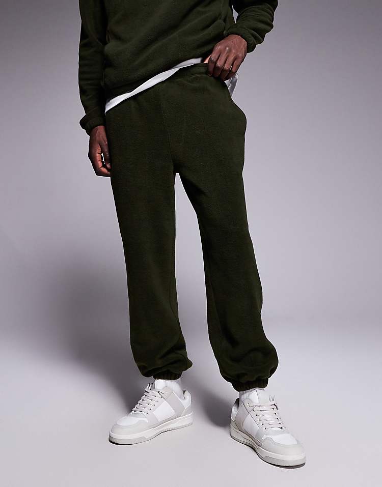 https://images.asos-media.com/products/asos-design-co-ord-tapered-fleece-jogger-in-green/208550270-1-forestnight?$n_750w$&wid=750&fit=constrain