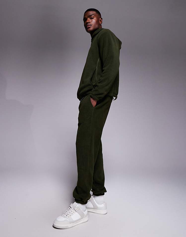 https://images.asos-media.com/products/asos-design-co-ord-tapered-fleece-jogger-in-green/208550270-3?$n_750w$&wid=750&fit=constrain