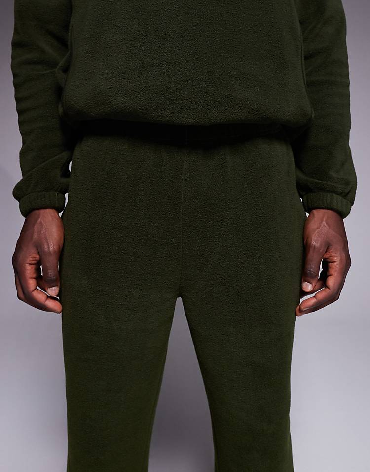 https://images.asos-media.com/products/asos-design-co-ord-tapered-fleece-jogger-in-green/208550270-5?$n_750w$&wid=750&fit=constrain