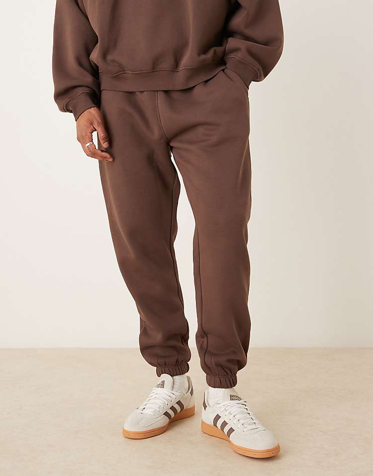 https://images.asos-media.com/products/asos-design-essentials-tapered-jogger-in-brown/208550330-1-bracken?$n_750w$&wid=750&fit=constrain