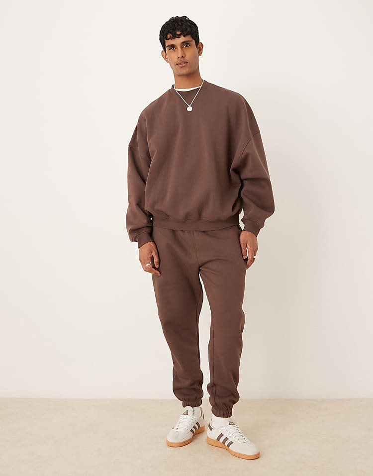 https://images.asos-media.com/products/asos-design-essentials-tapered-jogger-in-brown/208550330-2?$n_750w$&wid=750&fit=constrain