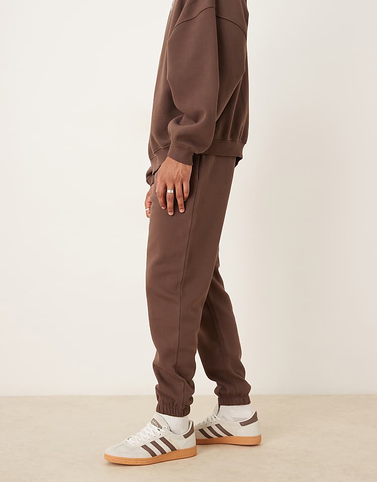 https://images.asos-media.com/products/asos-design-essentials-tapered-jogger-in-brown/208550330-3?$n_750w$&wid=750&fit=constrain