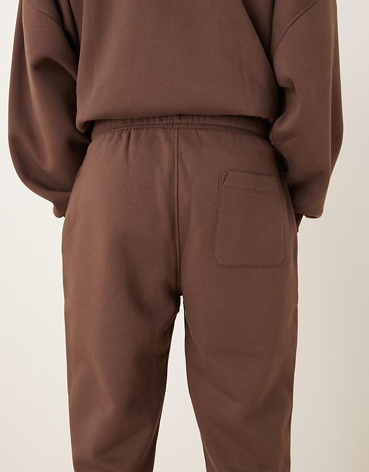 https://images.asos-media.com/products/asos-design-essentials-tapered-jogger-in-brown/208550330-5?$n_750w$&wid=750&fit=constrain