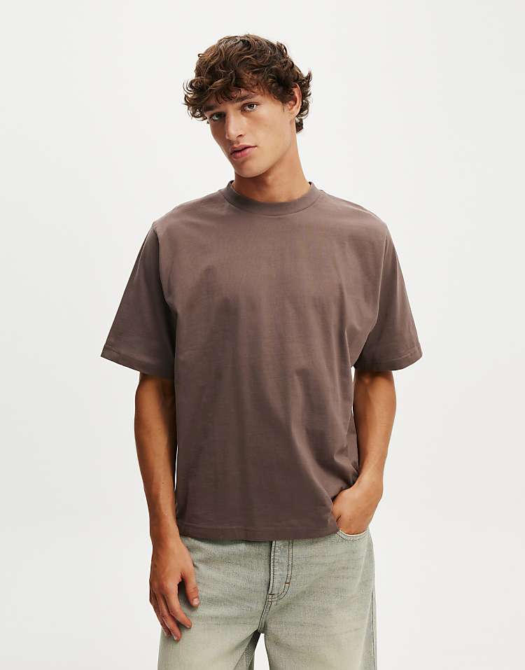 https://images.asos-media.com/products/cotton-on-cropped-fit-t-shirt-in-brown/208596336-1-brown?$n_750w$&wid=750&fit=constrain