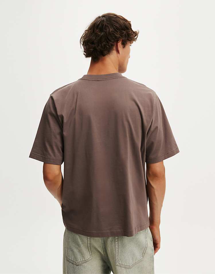 https://images.asos-media.com/products/cotton-on-cropped-fit-t-shirt-in-brown/208596336-3?$n_750w$&wid=750&fit=constrain