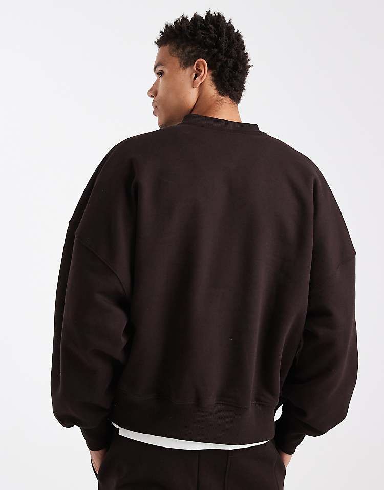 https://images.asos-media.com/products/asos-design-premium-heavyweight-extreme-oversized-sweatshirt-in-400gsm-brown/208694104-3?$n_750w$&wid=750&fit=constrain