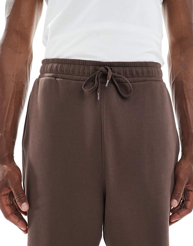 https://images.asos-media.com/products/asos-design-essentials-relaxed-jogger-in-brown/208789260-5?$n_750w$&wid=750&fit=constrain