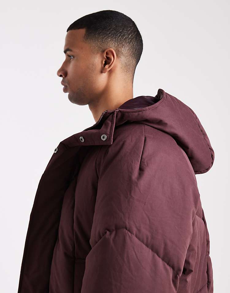 https://images.asos-media.com/products/asos-design-oversized-puffer-jacket-in-burgundy/208841747-4?$n_750w$&wid=750&fit=constrain