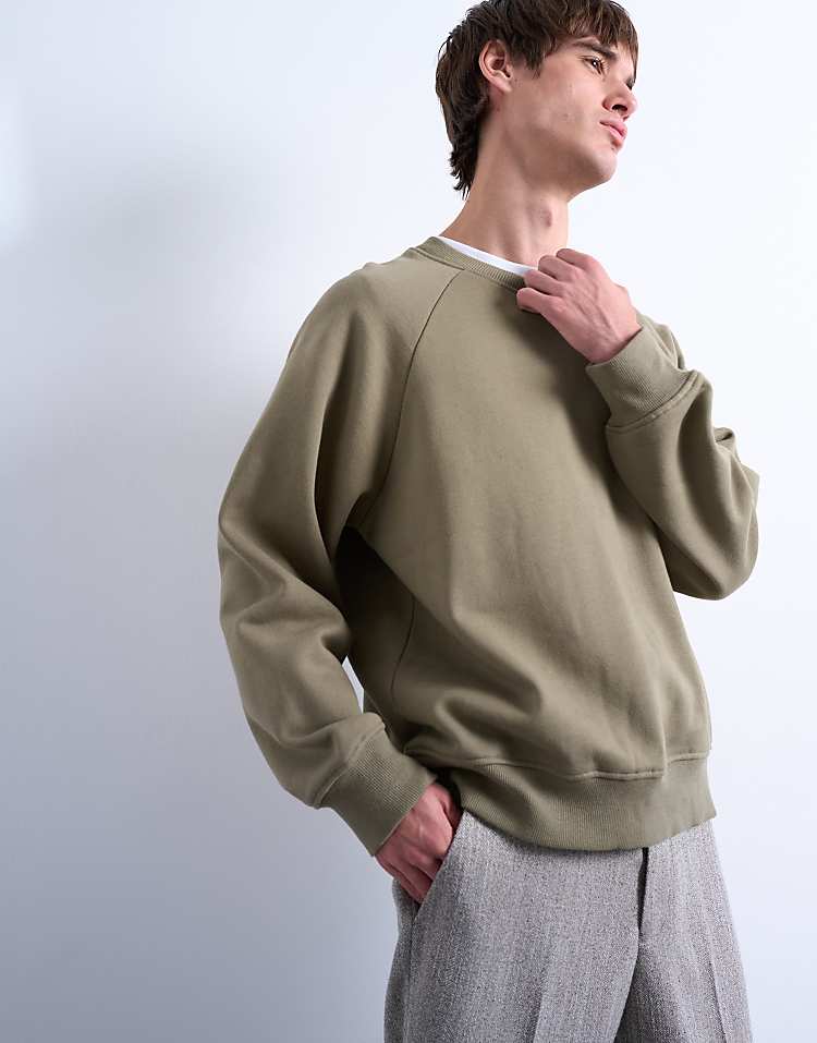 https://images.asos-media.com/products/topman-boxy-fit-raglan-sweatshirt-in-khaki/208898070-1-green?$n_750w$&wid=750&fit=constrain
