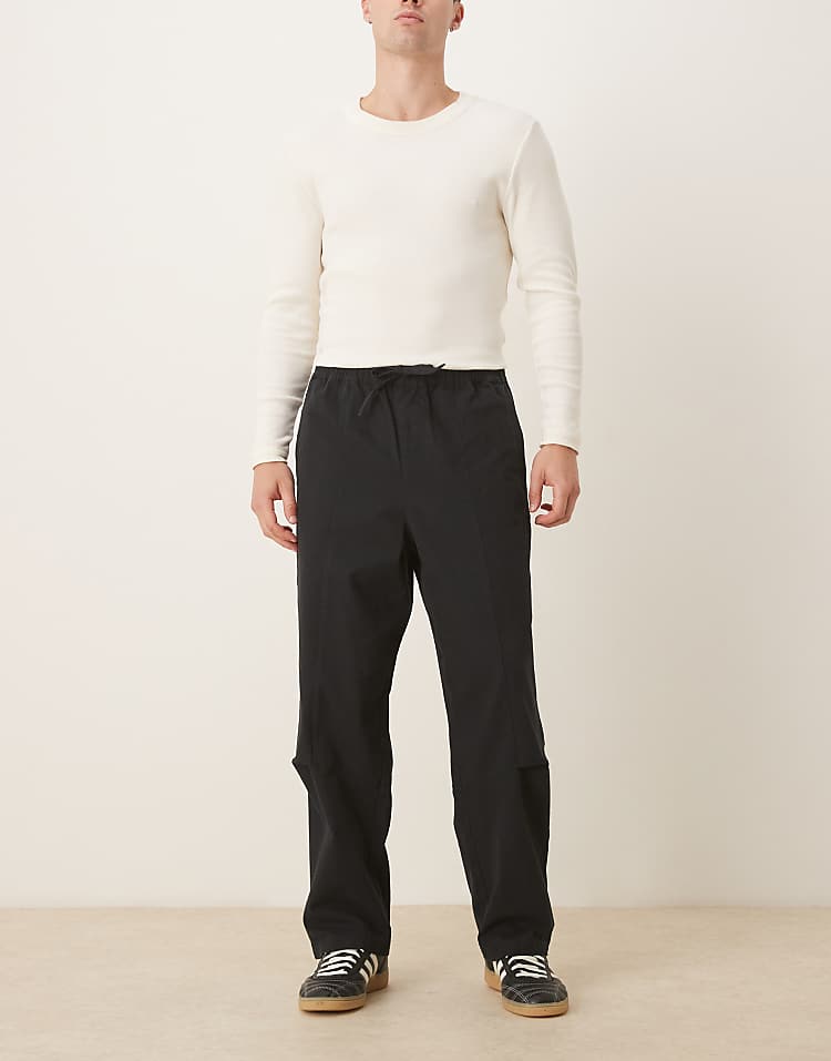 https://images.asos-media.com/products/asos-design-relaxed-tapered-pull-on-trousers-in-black/208917812-2?$n_750w$&wid=750&fit=constrain