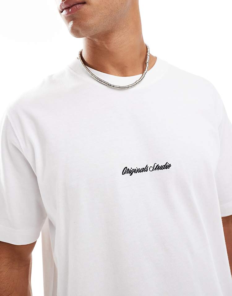 https://images.asos-media.com/products/jack-jones-oversize-t-shirt-with-originals-embroidery-in-white/208948601-2?$n_750w$&wid=750&fit=constrain