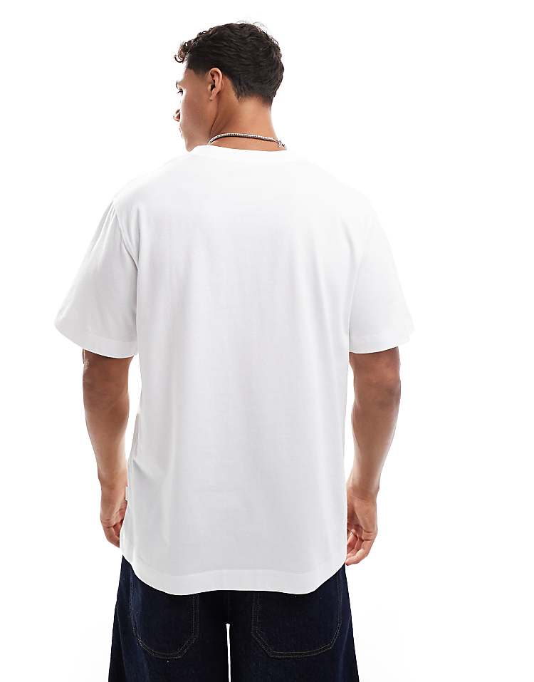 https://images.asos-media.com/products/jack-jones-oversize-t-shirt-with-originals-embroidery-in-white/208948601-4?$n_750w$&wid=750&fit=constrain