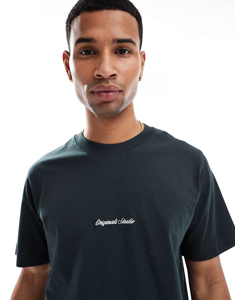 https://images.asos-media.com/products/jack-jones-oversize-t-shirt-with-originals-embroidery-in-green/208949043-2?$n_750w$&wid=750&fit=constrain