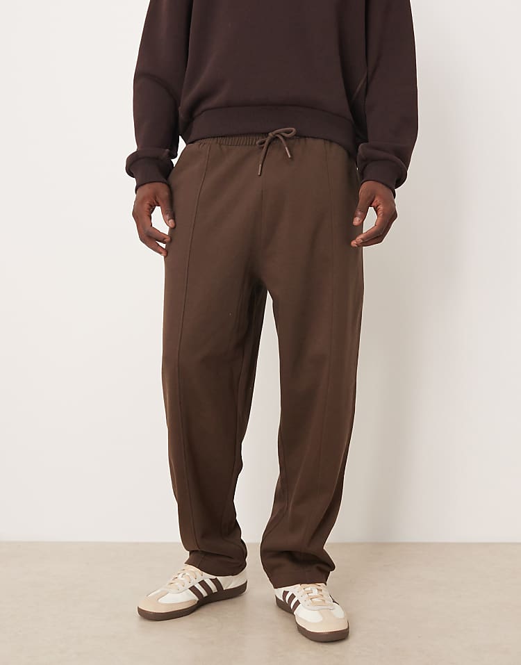 https://images.asos-media.com/products/asos-design-oversized-joggers-with-pin-tuck-detail-in-brown/208968088-1-bracken?$n_750w$&wid=750&fit=constrain