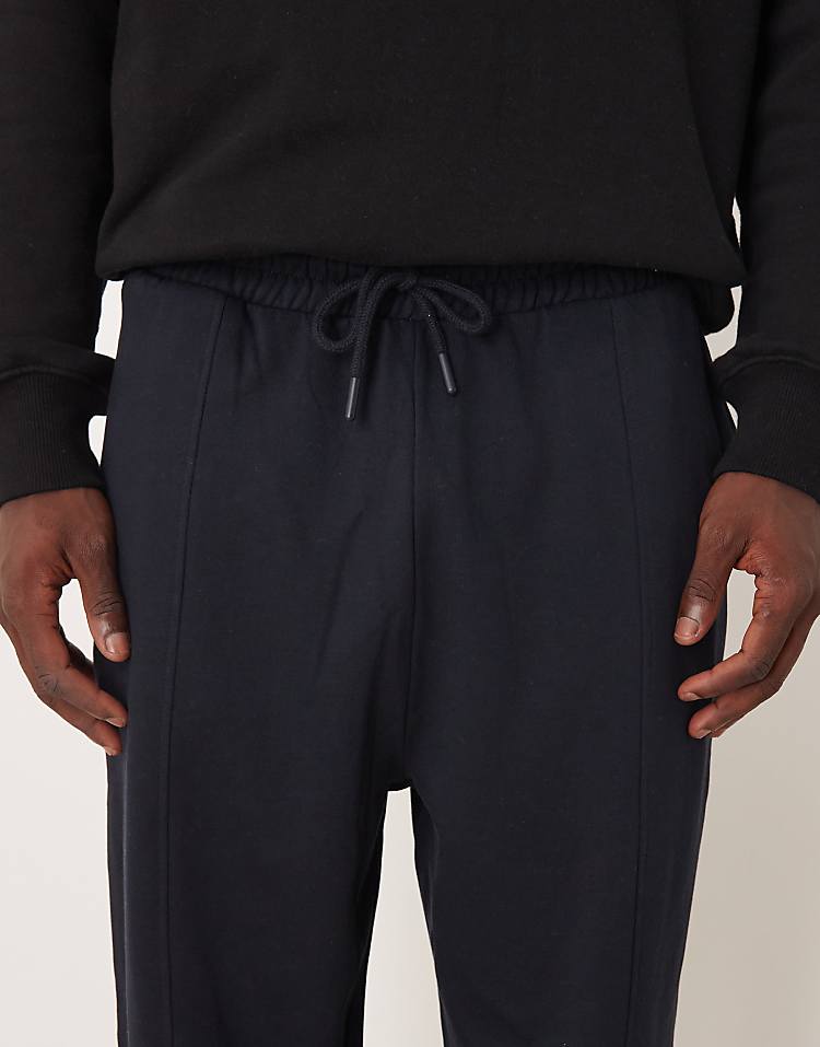 https://images.asos-media.com/products/asos-design-oversized-joggers-with-pin-tuck-detail-in-navy/208968331-4?$n_750w$&wid=750&fit=constrain