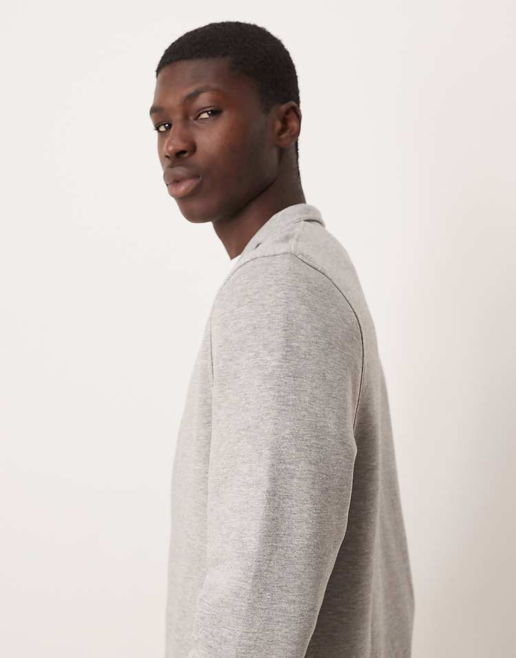 https://images.asos-media.com/products/asos-design-essentials-quarter-zip-sweatshirt-in-grey/208973723-4?$n_750w$&wid=750&fit=constrain
