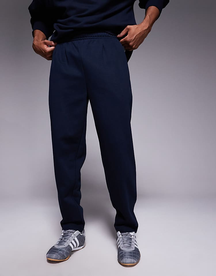 https://images.asos-media.com/products/asos-design-straight-leg-joggers-with-pleats-in-navy/209009259-3?$n_750w$&wid=750&fit=constrain