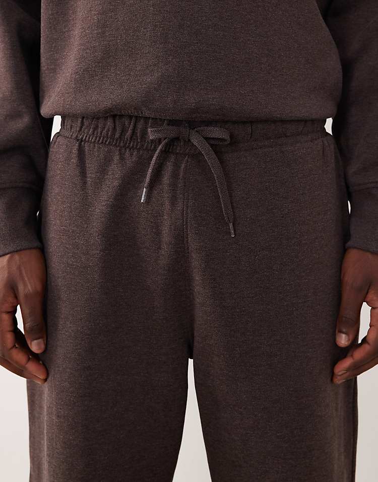 https://images.asos-media.com/products/asos-design-oversized-jogger-in-brown-marl/209009317-5?$n_750w$&wid=750&fit=constrain