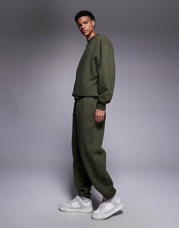 https://images.asos-media.com/products/asos-design-premium-heavyweight-oversized-jogger-in-400-gsm-khaki/209074969-3?$n_750w$&wid=750&fit=constrain
