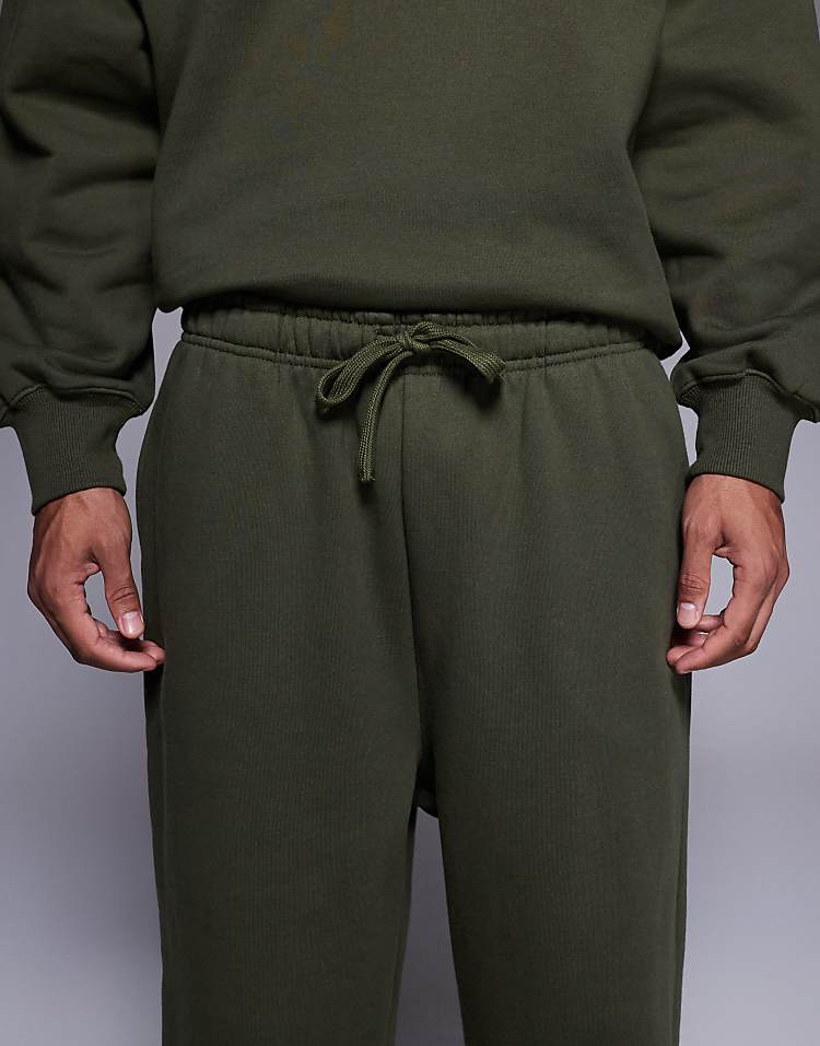 https://images.asos-media.com/products/asos-design-premium-heavyweight-oversized-jogger-in-400-gsm-khaki/209074969-4?$n_750w$&wid=750&fit=constrain