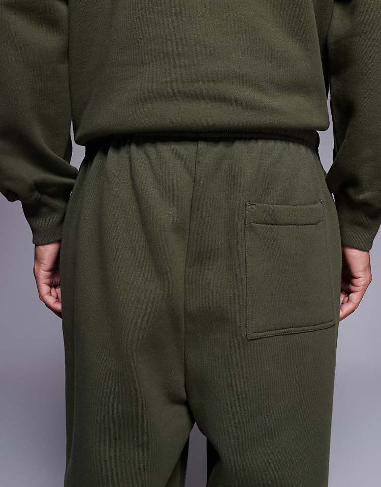 https://images.asos-media.com/products/asos-design-premium-heavyweight-oversized-jogger-in-400-gsm-khaki/209074969-5?$n_750w$&wid=750&fit=constrain