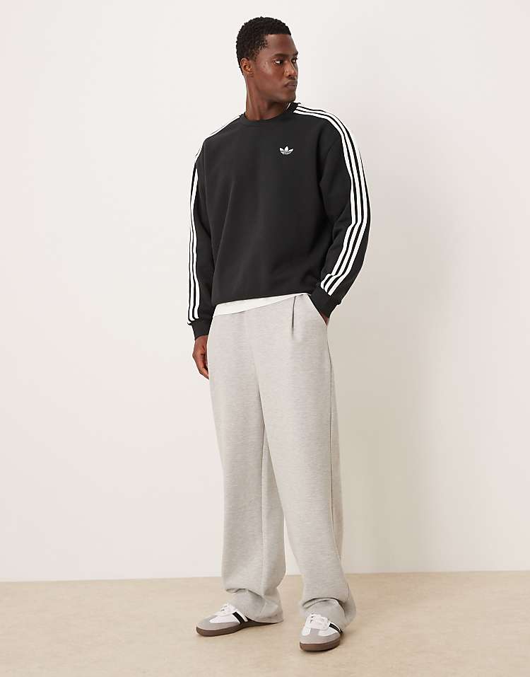 https://images.asos-media.com/products/adidas-originals-three-stripe-oversized-sweatshirt-in-black/209110400-2?$n_750w$&wid=750&fit=constrain
