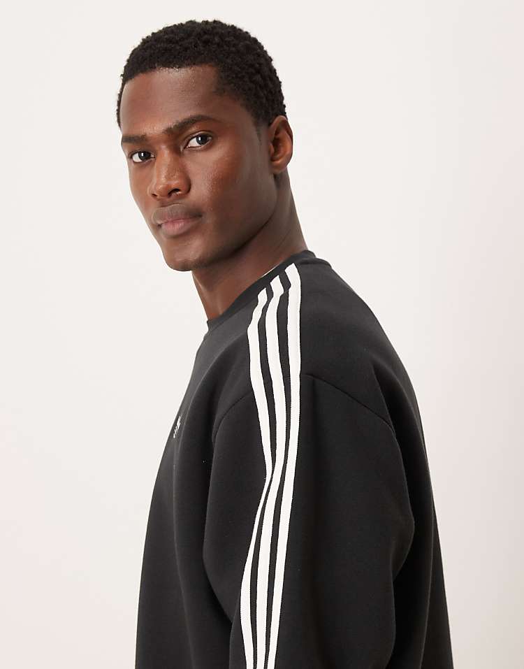 https://images.asos-media.com/products/adidas-originals-three-stripe-oversized-sweatshirt-in-black/209110400-4?$n_750w$&wid=750&fit=constrain