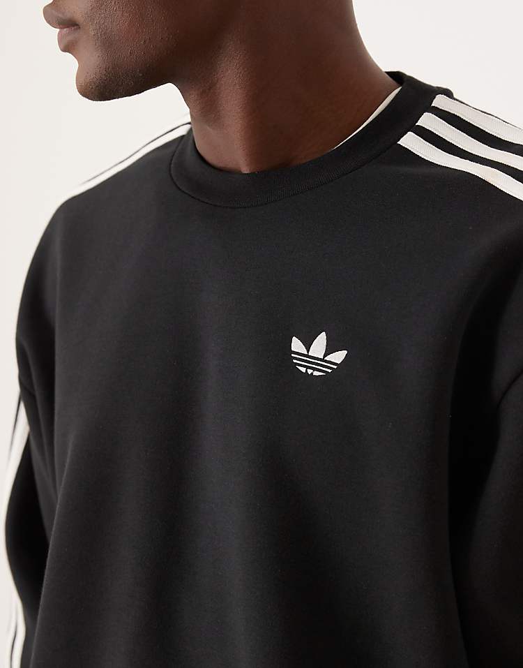 https://images.asos-media.com/products/adidas-originals-three-stripe-oversized-sweatshirt-in-black/209110400-5?$n_750w$&wid=750&fit=constrain