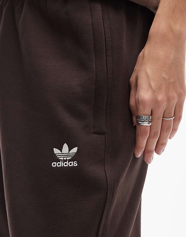 https://images.asos-media.com/products/adidas-originals-essential-open-hem-joggers-in-brown/209110737-3?$n_750w$&wid=750&fit=constrain