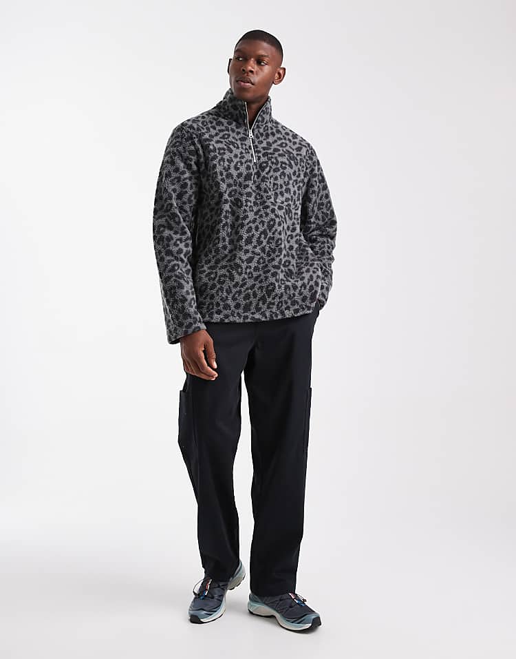https://images.asos-media.com/products/jack-jones-1-4-zip-fleece-in-leopard/209123178-2?$n_750w$&wid=750&fit=constrain